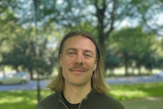  a portrait of a man.photo