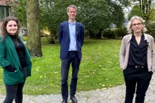 Three researchers in the new research project will develop and evaluate applications that can be used to detect and combat pandemics with the help of AI, among other things. From left: Yana Litins'ka, Jonas Björk, Malin Inghammar. Photo: Åsa Hansdotte